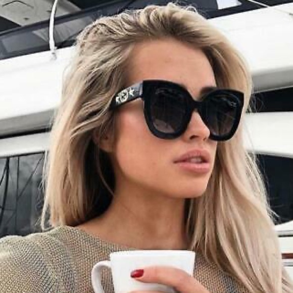 Gucci star sunglasses gg0208s